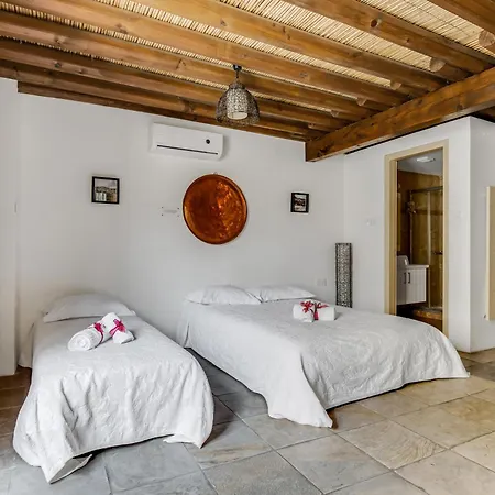 Sanders Arsorama Apartment