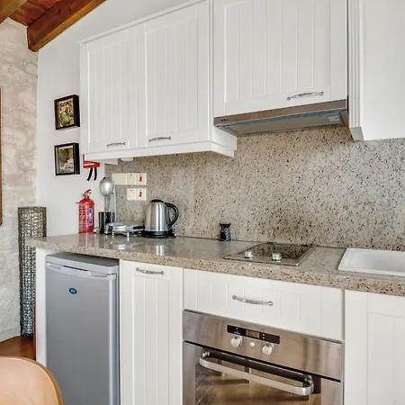 Sanders Arsorama Apartment Arsos