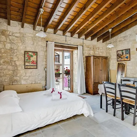 Sanders Arsorama Apartment