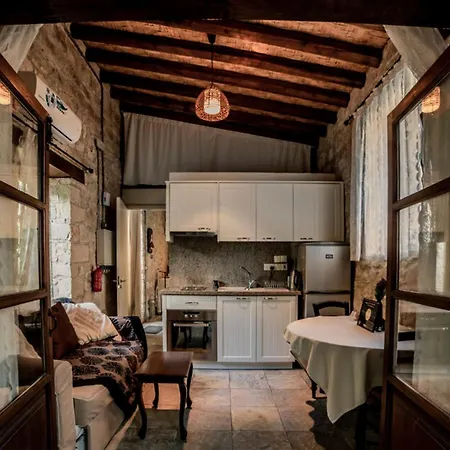 Sanders Arsorama Apartment *