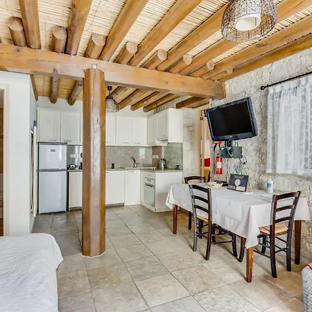 Sanders Arsorama Apartment Arsos