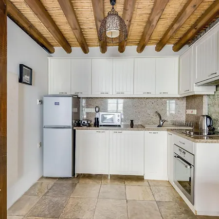 Sanders Arsorama Apartment *